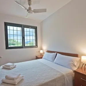 La Salut De Hotel